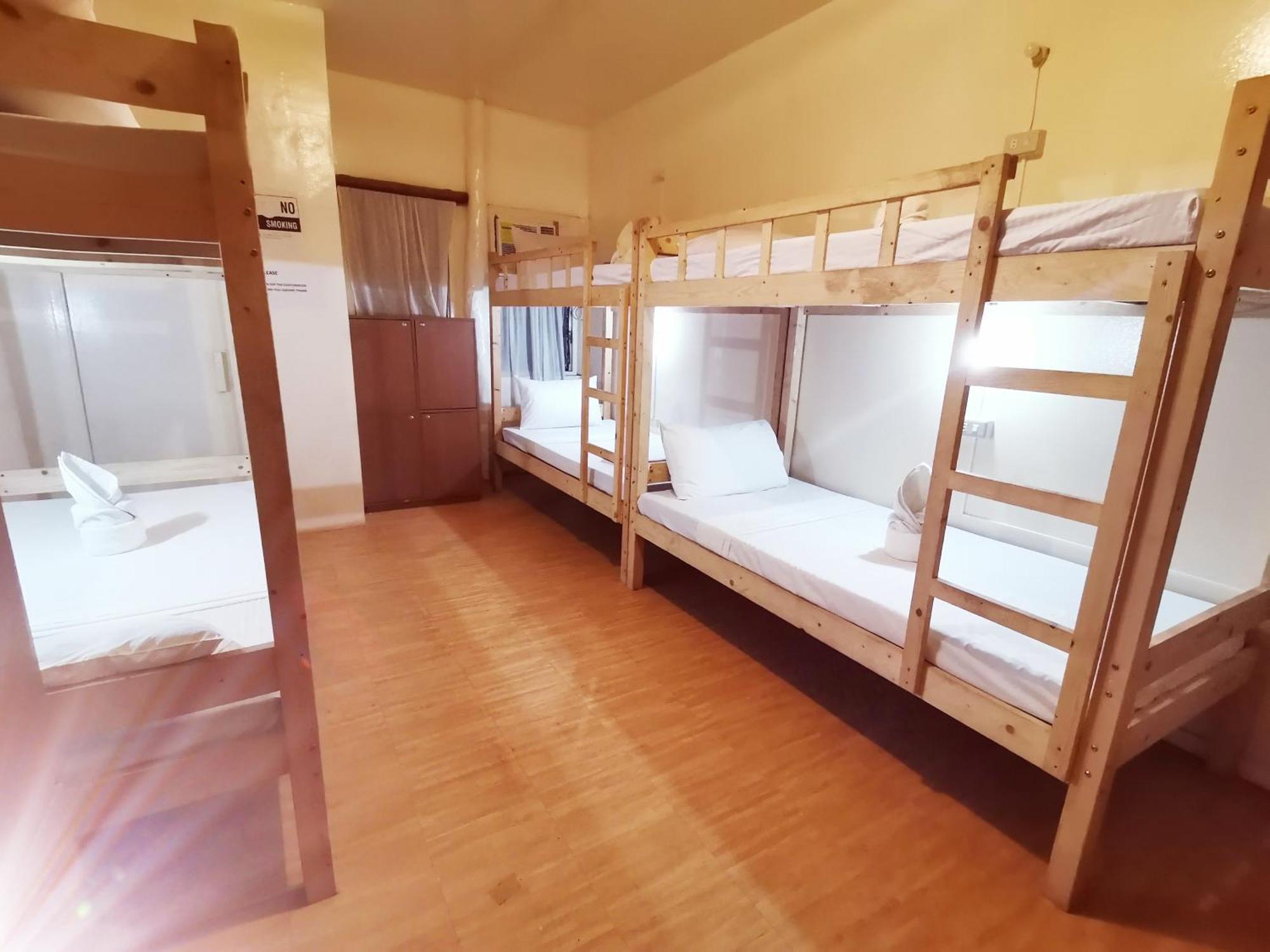 Coron Town Traveller'S Dormitory Екстер'єр фото